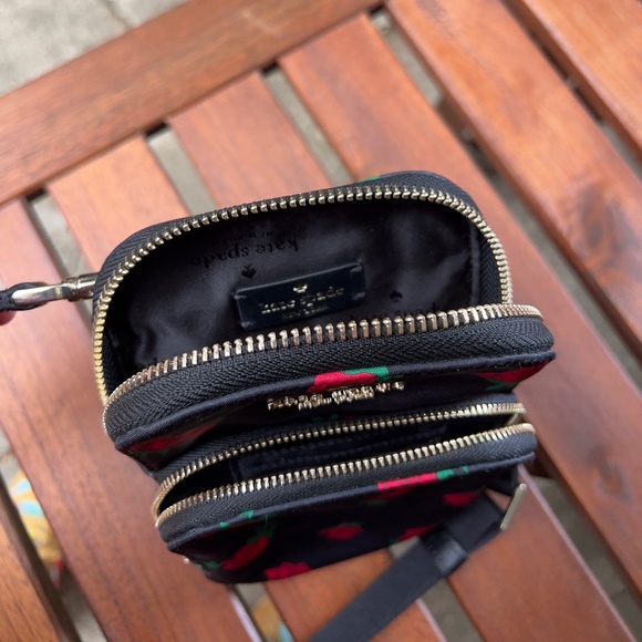 Kate Spade Chelsea Rose Toss North South Crossbody Bag Black - Picture 3 of 12